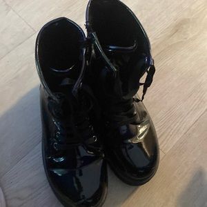 Women leather boots size 5